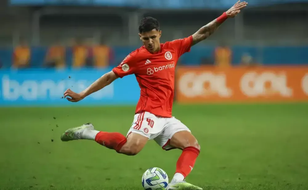 Volante de MS, Rômulo é vendido pelo Internacional para time mexicano... veja mais em https://www.campograndenews.com.br/esportes/volante-de-ms-romulo-e-vendido-pelo-internacional-para-time-mexicano