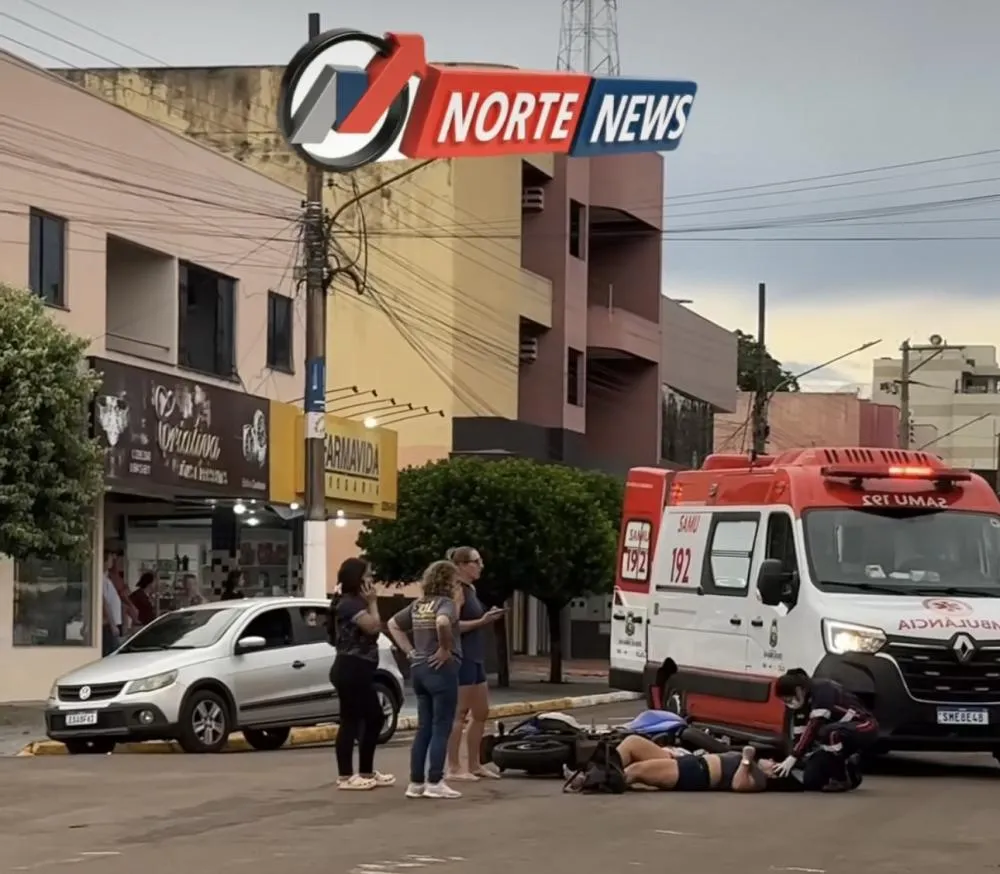 Motociclista sofre escoriações leves após colisão com caminhonete no centro de São Gabriel do Oeste