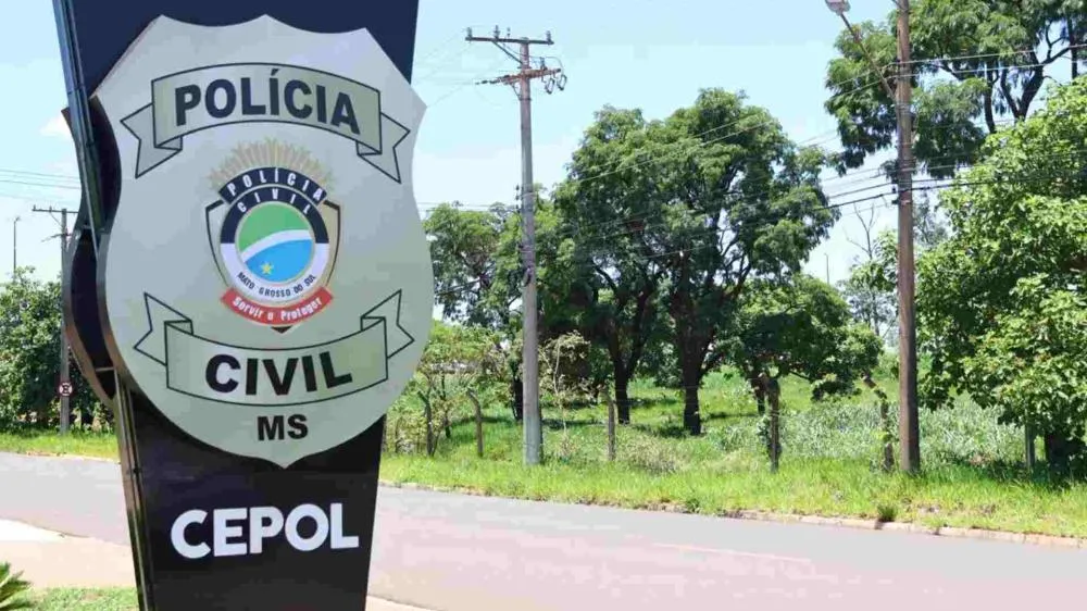 Mãe é investigada por maus-tratos após levar menino de 5 anos a programa sexuais