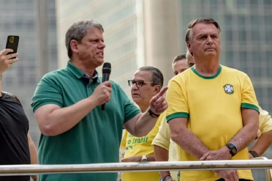 Tarcísio reforça que vai disputar a reeleição em SP, após visita a Bolsonaro na Papudinha