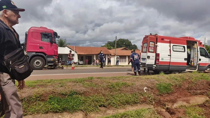 Ciclista fica gravemente ferido após ser atingido por carreta na BR-163 em Rio Verde