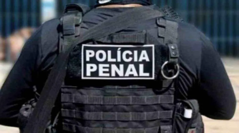 Policial penal é preso com 300 kg de cocaína dentro de viatura