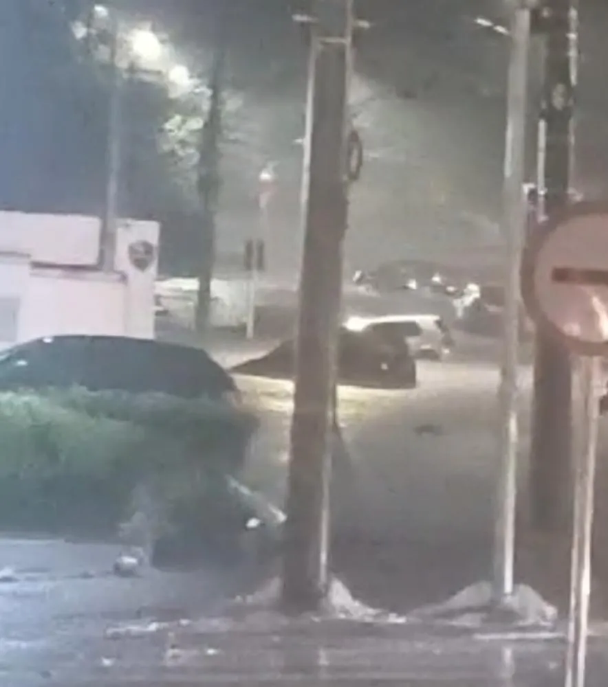 Chuva causou alagamentos e estragos em Campo Grande