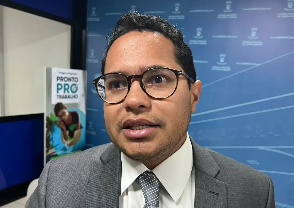 Justiça vê irregularidades e suspende reeleição de Papy na presidência da Câmara