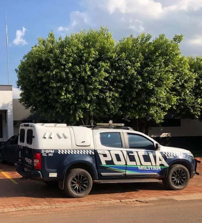 Homem é detido após ser acusado de enforcar e agredir ex-companheira com capacete em Rio Verde