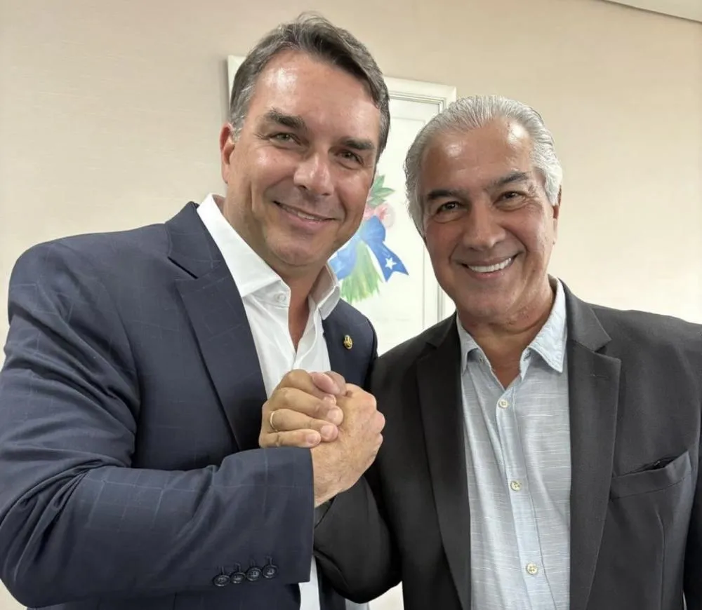 Reunião estanca crise, mas Flávio terá que convencer Bolsonaro e Michele a mudarem de ideia