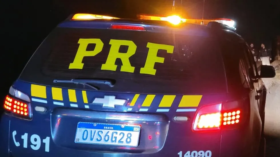 Motorista de caminhão procurado pela Justiça é preso pela PRF durante fiscalização na BR-060 em Camapuã