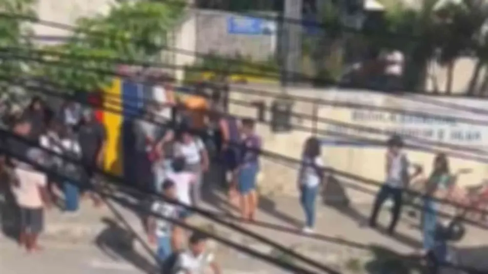 Aluno esfaqueia três meninas em escola em Pernambuco