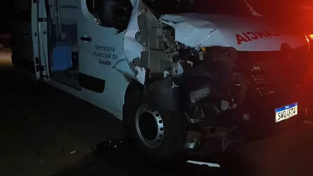 Mulher morre após ser atropelada por ambulância na BR-463