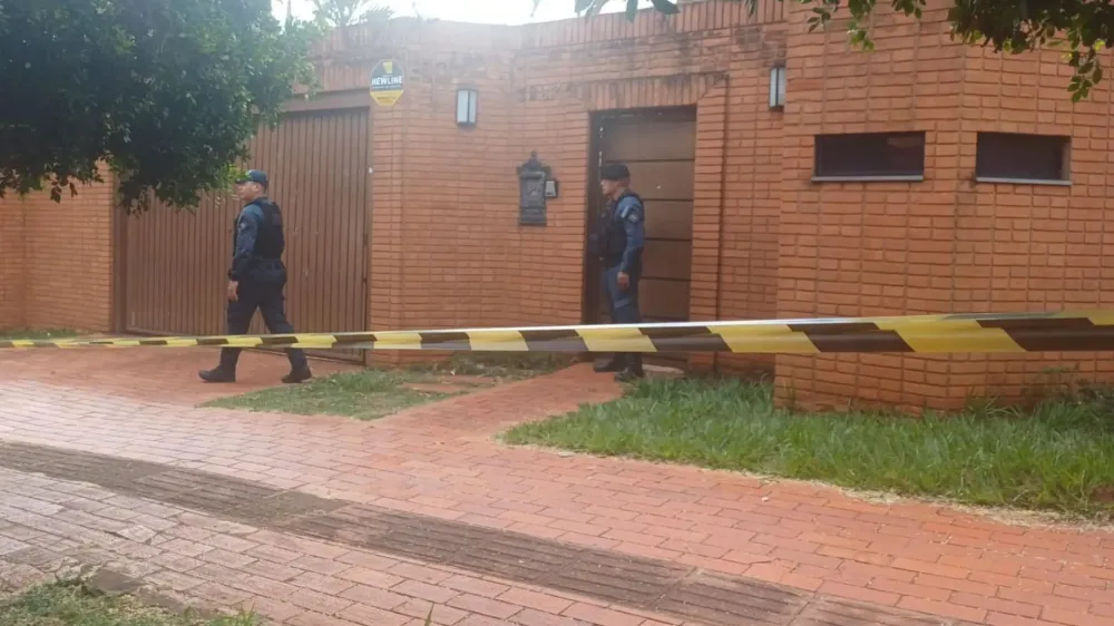 AGORA: Alcides Bernal mata idoso a tiro em residência na Antônio Maria Coelho