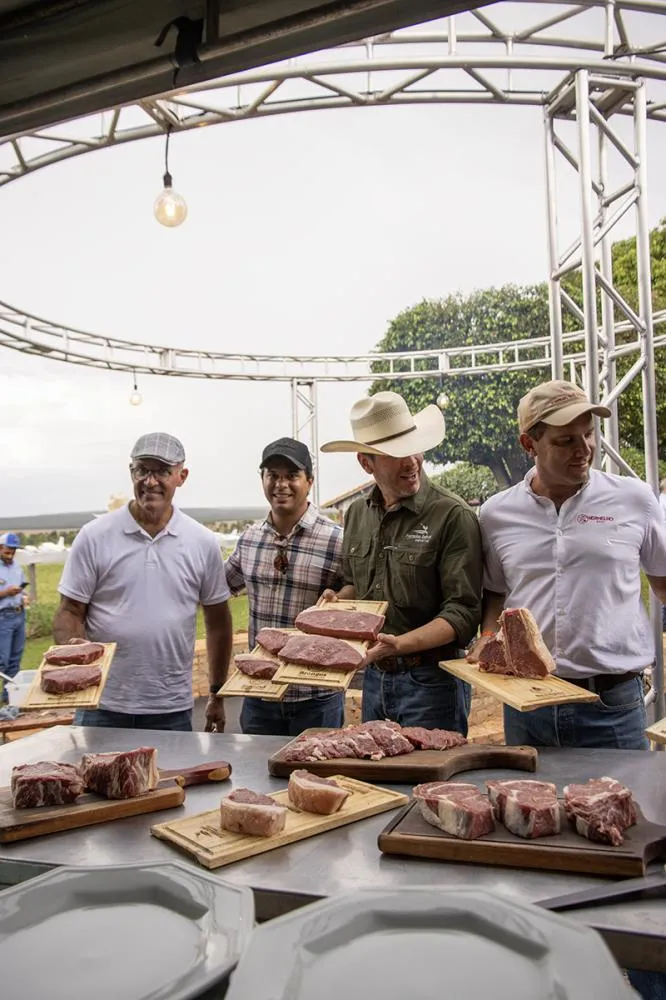 Vermelho Beef apresenta desossa ao vivo e degustação de cortes durante o Congresso Mundial de Brangus