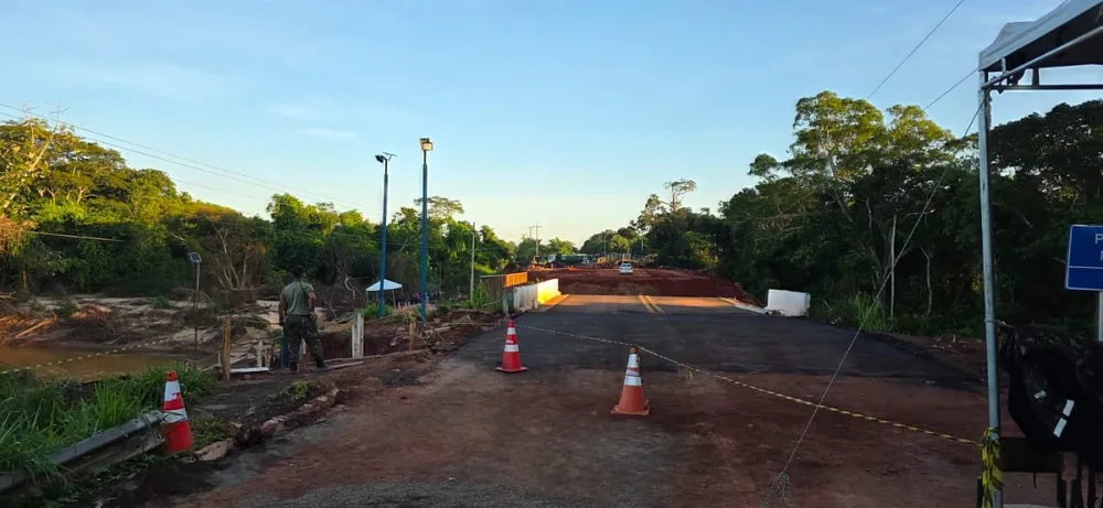 Exército inicia montagem de ponte provisória após queda de estrutura na MS-080 em Rio Negro