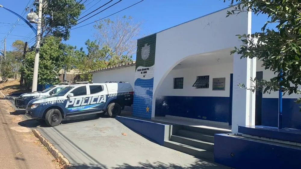 Homem invade casa, causa destruição e acaba ferido com tijolada após reação do morador em Camapuã