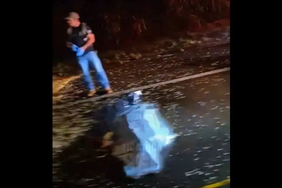 Colisão frontal entre carro e carreta mata duas pessoas na BR-163 em Jaraguari