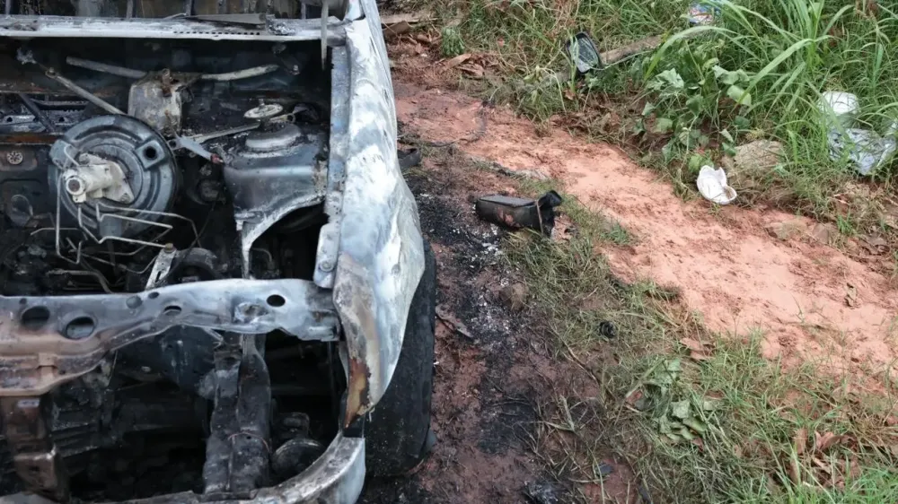 Picape é encontrada incendiada no Noroeste após ser furtada em Campo Grande 