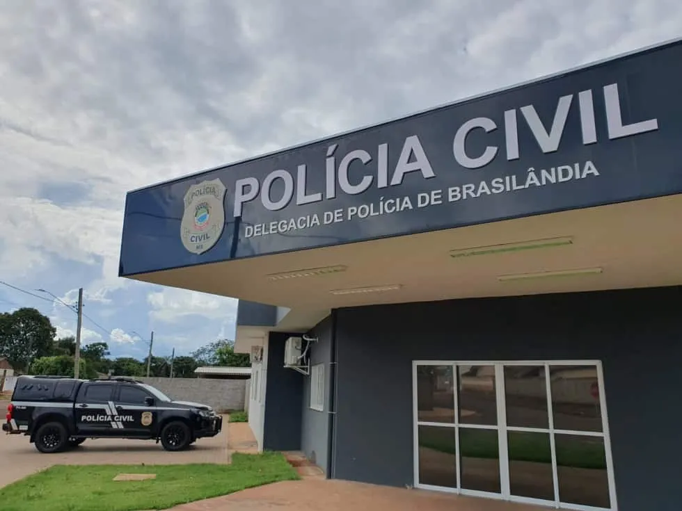 Neto que ameaçou idosa reage à abordagem e é preso por policiais