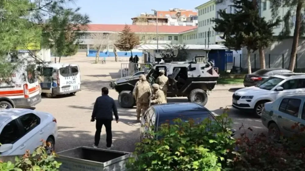 Armado, ex-aluno invade escola e deixa 16 pessoas feridas na Turquia