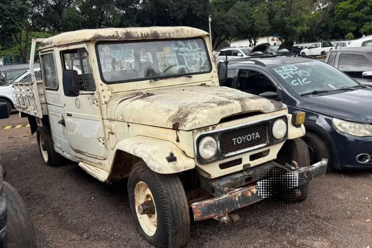 Detran-MS abre leilão com 182 veículos e destaque para Toyota Bandeirante a partir de R$ 1,9 mil