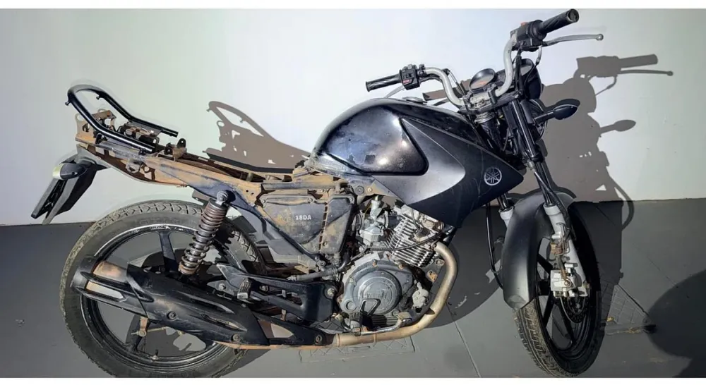 Motocicleta furtada é recuperada em menos de 24 horas e arma de fogo é apreendida em Camapuã