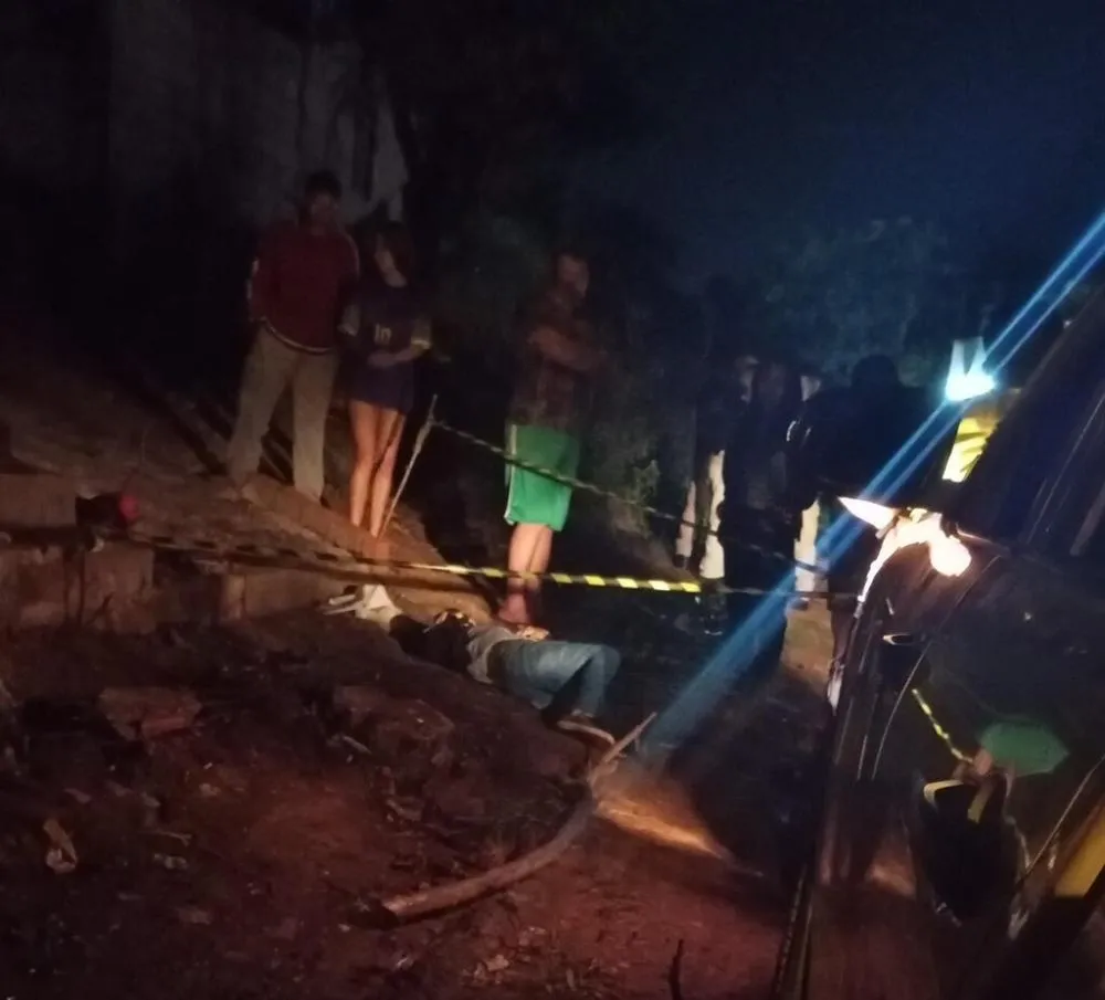 Homem é encontrado morto com 18 golpes de faca