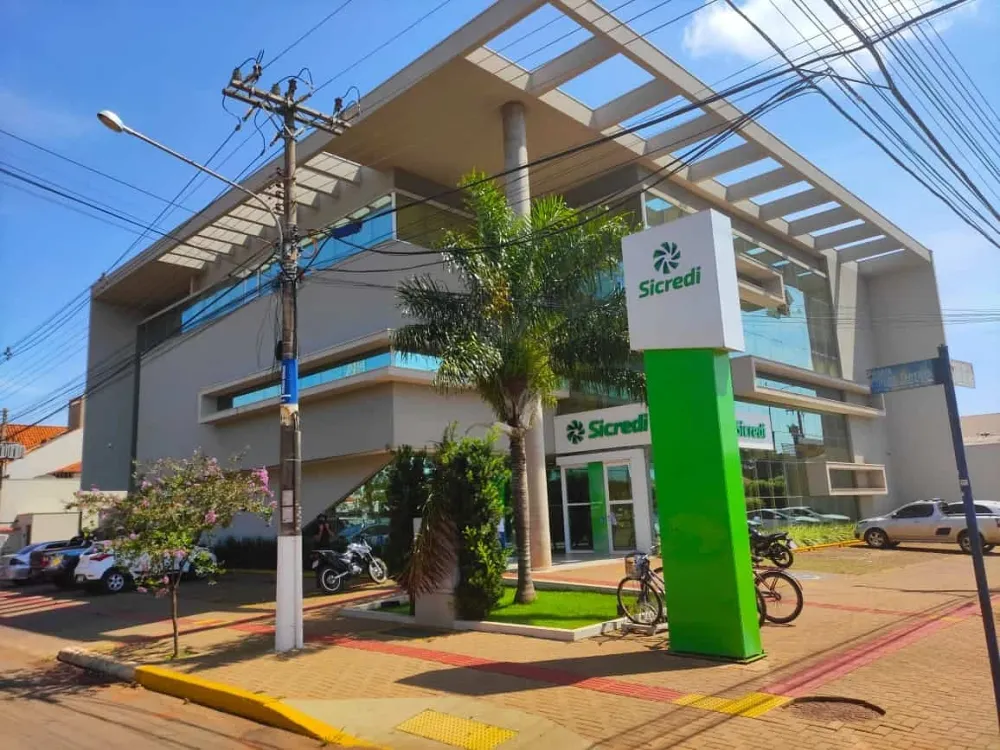 Bancos funcionam normalmente nesta segunda e fecham no feriado de Tiradentes