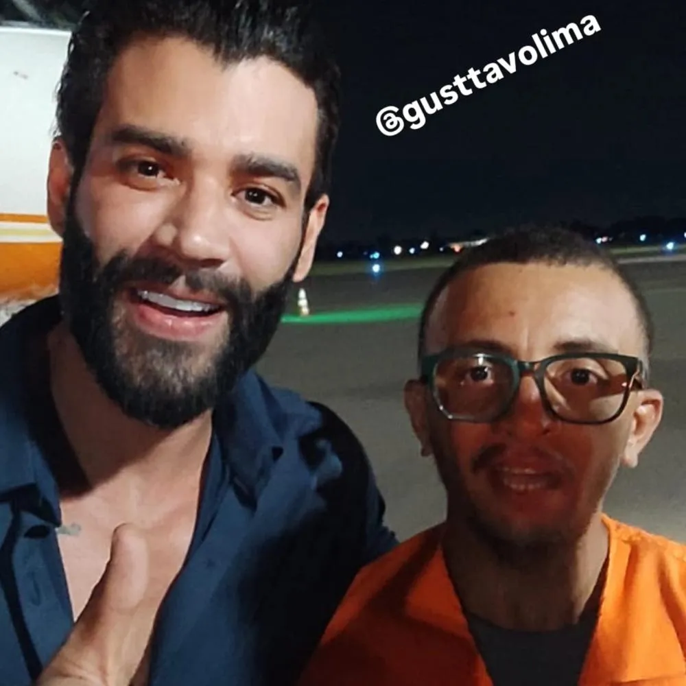 Gusttavo Lima emociona funcionário de aeroporto em Campo Grande com gesto de humildade