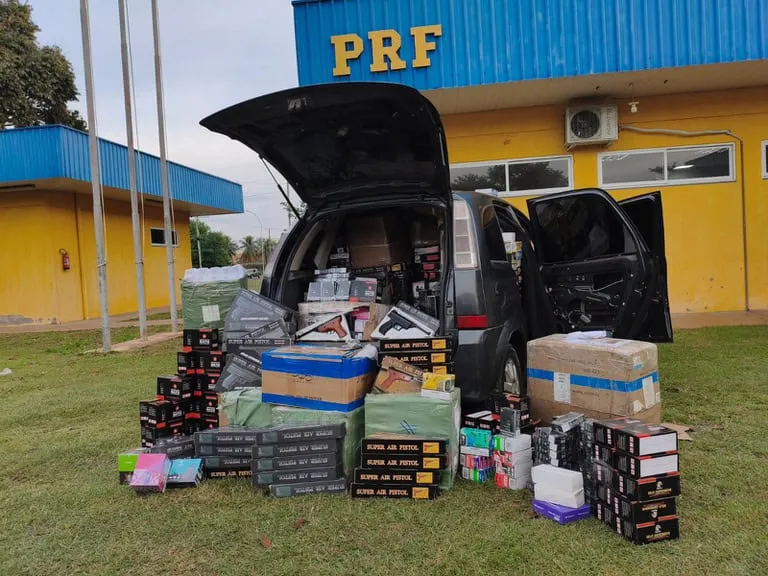 PRF apreende cigarros eletrônicos, simulacros e iPhones em ações em Três Lagoas e Brasilândia