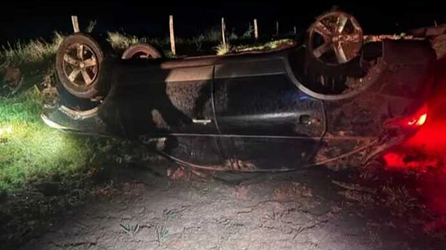 Perseguição termina com carro capotado e apreensão de 1,5 tonelada de maconha