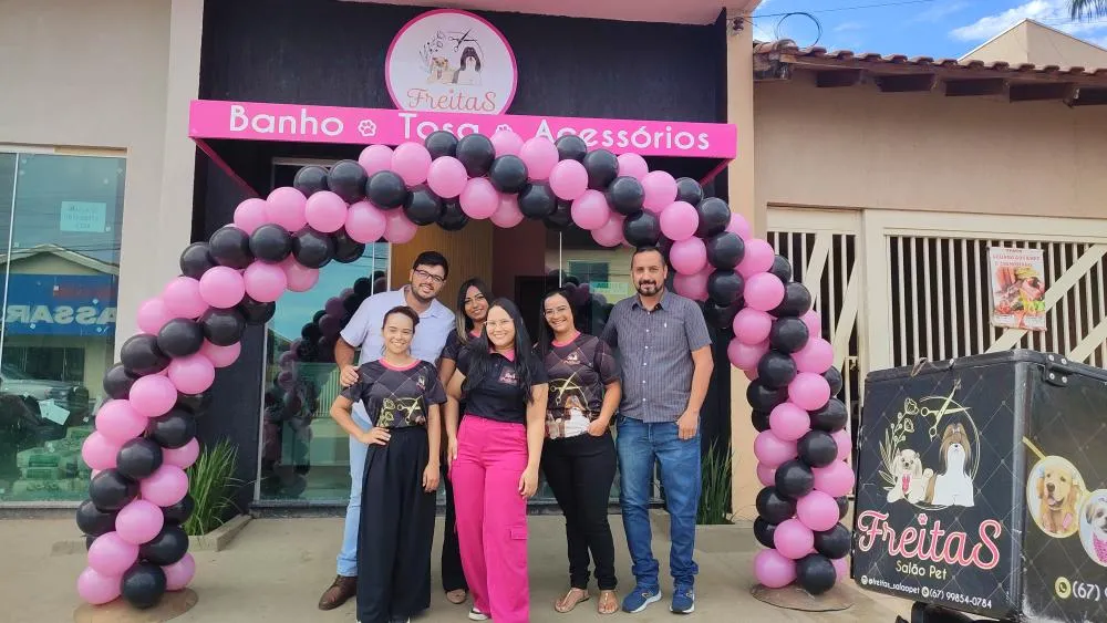 Vereadores prestigiam inauguração de pet shop em Rio Verde