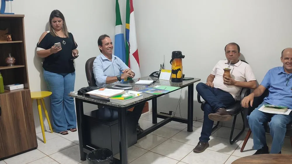 Vereadores realizam reunião de alinhamento para a primeira sessão ordinária de 2025  
