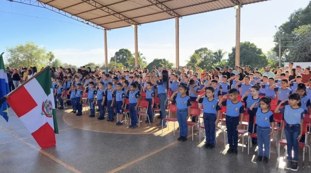 Escola Cívico-Militar realiza formatura, premia alunos destaques e homenageia parceiros da educação em Rio Verde