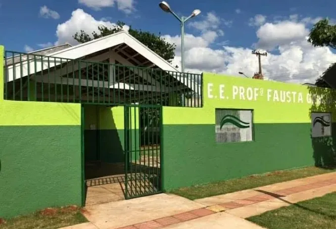 Aluno é flagrado com facão dentro de escola estadual no Coophasul 