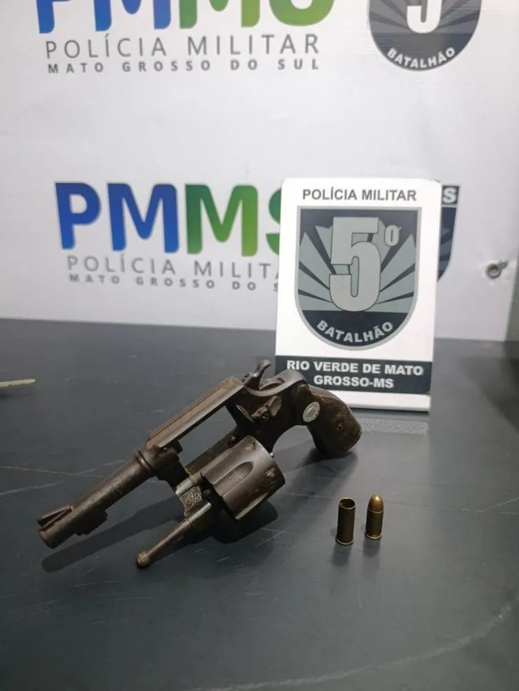 POLÍCIA MILITAR PRENDE HOMEM POR DISPARO E POSSE IRREGULAR DE ARMA DE FOGO EM RIO VERDE DE MATO GROSSO