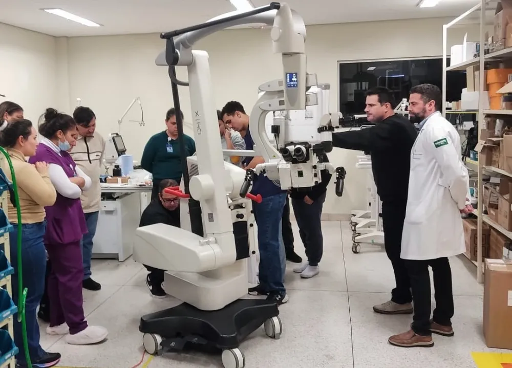Hospital Regional da Costa Leste recebe microscópio cirúrgico de R$ 1,9 milhão e amplia cirurgias de alta complexidade