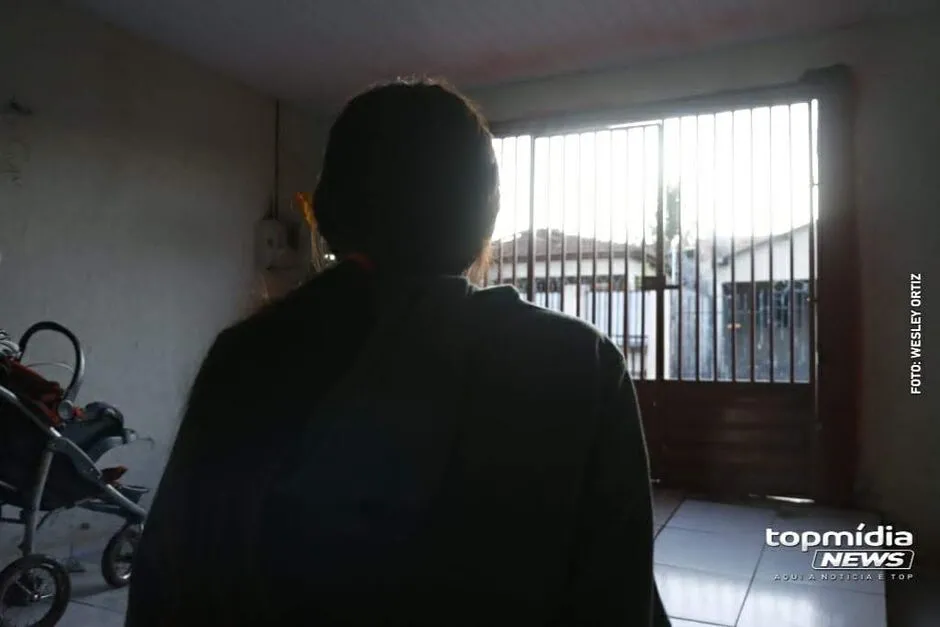 Armado com facão, ex ameaça família e 'sequestra' bebê de três meses em Ladário 