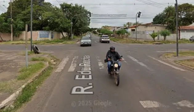Pai agride e tranca filha em casa por suposto envolvimento com motociclista em Corumbá 