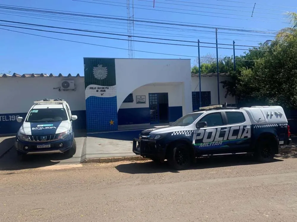Morador flagra ladrão saindo de sua casa e o imobiliza após tentativa de fuga em Camapuã
