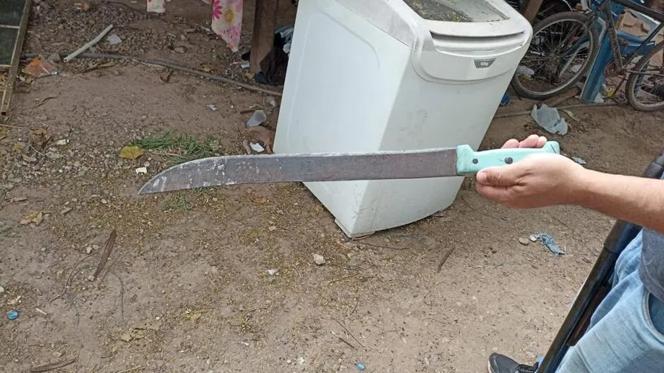 Jovem é socorrido um dia após ser golpeado com facão pelos irmãos em Dourados