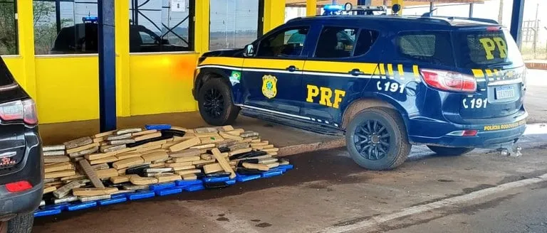 Tentativa de fuga termina com prisão e apreensão de 560 Kg de drogas em São Gabriel do Oeste