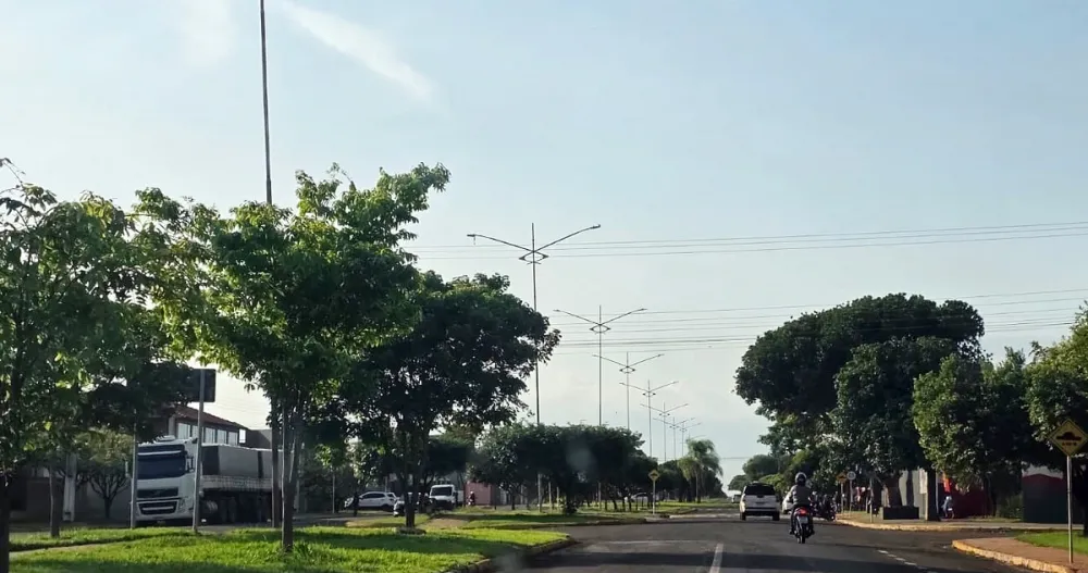 Sol, calor e risco de tempestade marcam a previsão para São Gabriel do Oeste e região