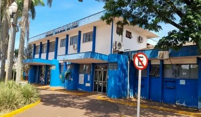 Mulher fica com faca cravada na mão ao ser golpeada pelo ex-marido em Dourados