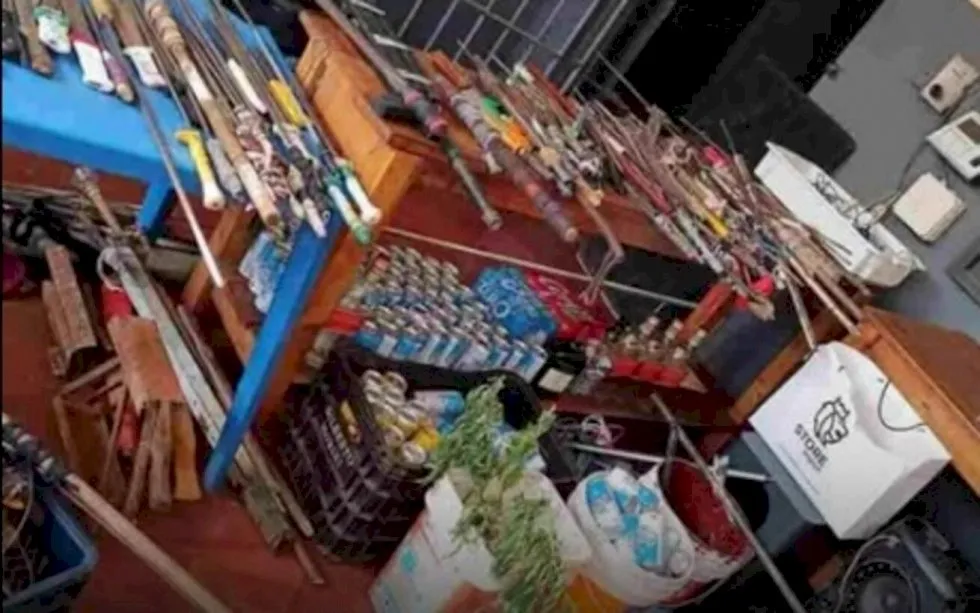 Armas artesanais, bebidas e drogas são apreendidas em presídio na fronteira