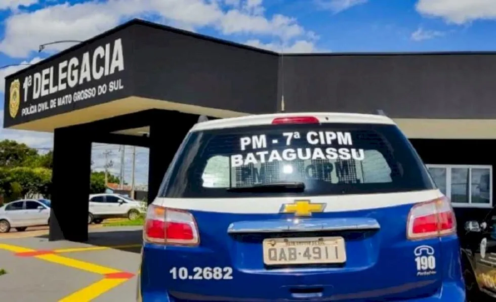 Inquilina ameaça cortar pescoço de locador com foice em MS