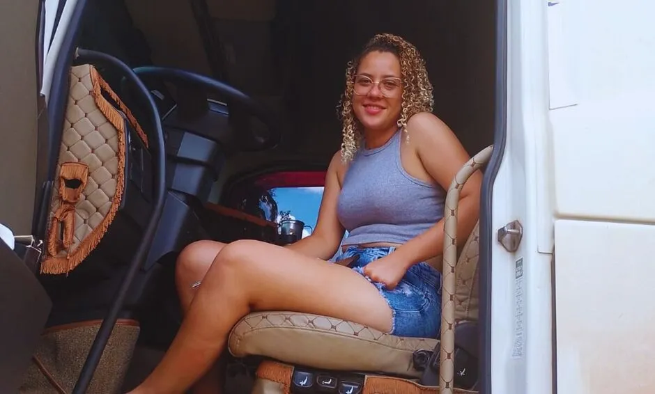 Mulher de Rio Verde se torna a primeira caminhoneira da família