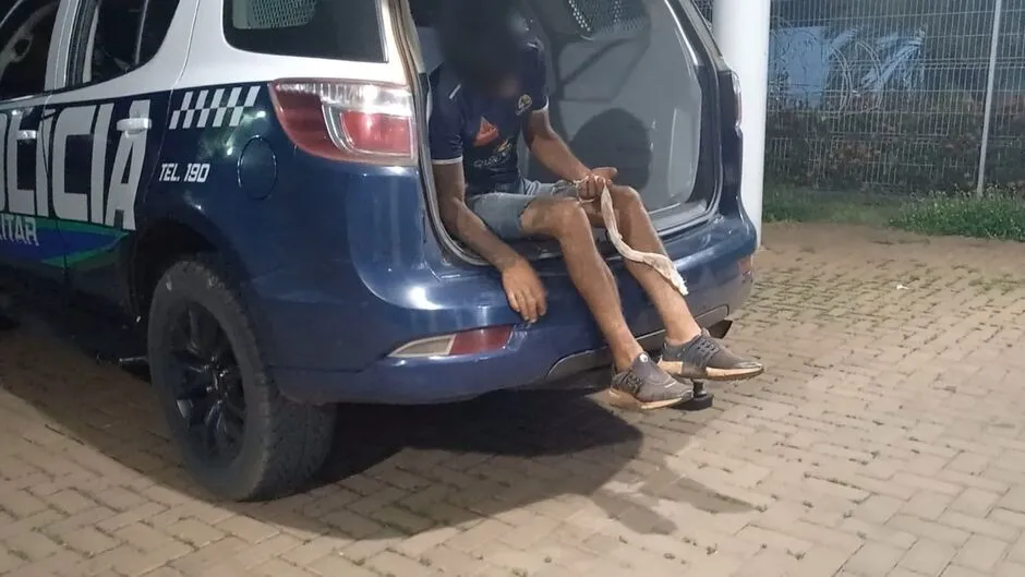 Foragido apanha de usuários antes de ser preso em Três Lagoas