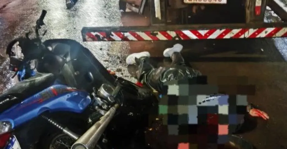 Motociclista sofre trauma no rosto após bater em traseira de caminhão em Ponta Porã