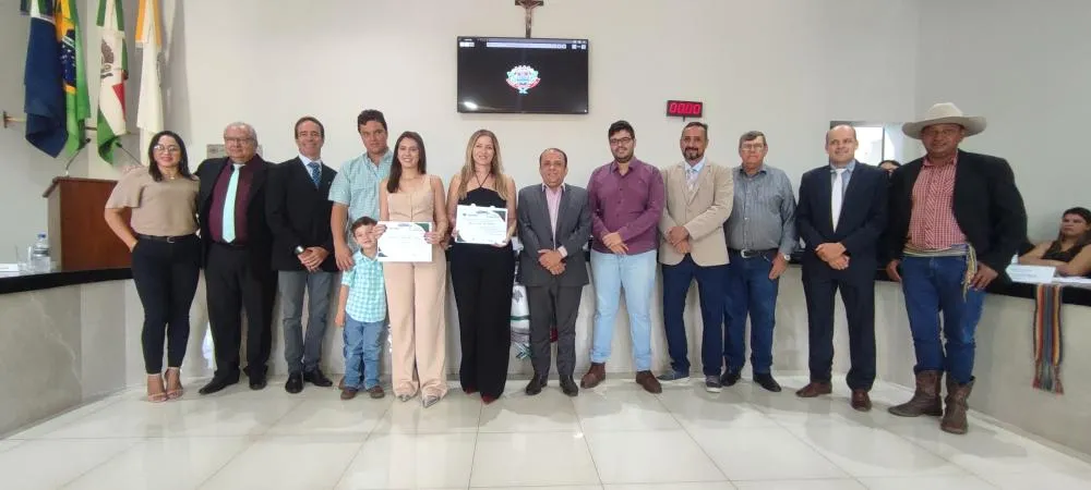 Câmara Municipal de Rio Verde entrega Moção de Congratulação às Advogadas Vanusa Lopes e Julia Silveira
