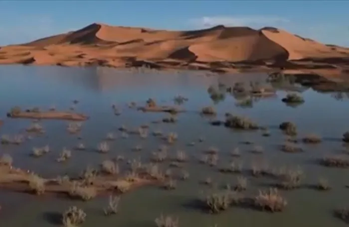 Impressionante! Deserto do Saara fica inundado após fortes chuvas
