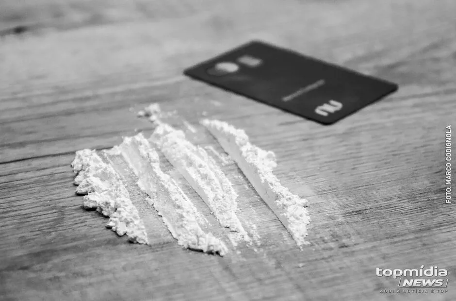 Pai de adolescente estuprada teria obrigado a filha beber e usar 'pó branco'