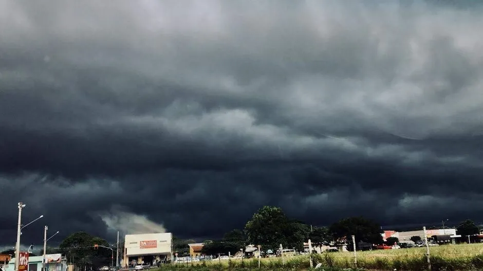 Mais uma vez na rota das tempestades, MS entra em alerta de chuvas intensas